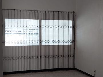 disewakan rumah di raya bratang binangun dekat ruko RMI kebun bibit murah komersial siap huni