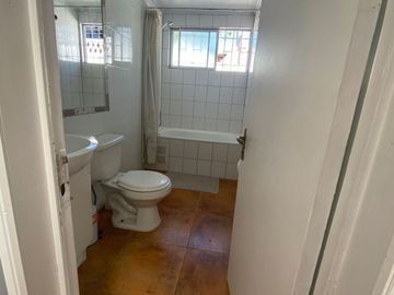 SE VENDE HERMOSA Y AMPLIA CASA EN SECTOR LA FLORIDA - CALLE MADRESELVA, LA SERENA.