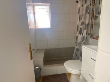 SE VENDE HERMOSA Y AMPLIA CASA EN SECTOR LA FLORIDA - CALLE MADRESELVA, LA SERENA.
