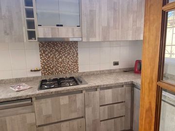 SE VENDE HERMOSA Y AMPLIA CASA EN SECTOR LA FLORIDA - CALLE MADRESELVA, LA SERENA.