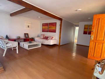 SE VENDE HERMOSA Y AMPLIA CASA EN SECTOR LA FLORIDA - CALLE MADRESELVA, LA SERENA.