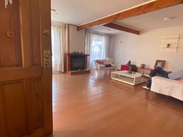 SE VENDE HERMOSA Y AMPLIA CASA EN SECTOR LA FLORIDA - CALLE MADRESELVA, LA SERENA.