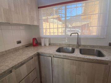 SE VENDE HERMOSA Y AMPLIA CASA EN SECTOR LA FLORIDA - CALLE MADRESELVA, LA SERENA.