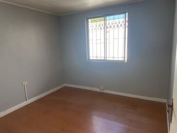 SE VENDE HERMOSA Y AMPLIA CASA EN SECTOR LA FLORIDA - CALLE MADRESELVA, LA SERENA.