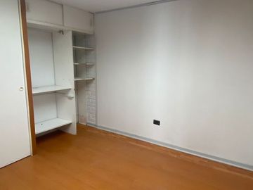 SE VENDE HERMOSA Y AMPLIA CASA EN SECTOR LA FLORIDA - CALLE MADRESELVA, LA SERENA.