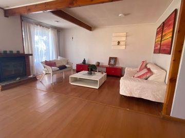 SE VENDE HERMOSA Y AMPLIA CASA EN SECTOR LA FLORIDA - CALLE MADRESELVA, LA SERENA.