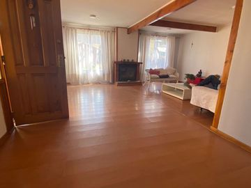 SE VENDE HERMOSA Y AMPLIA CASA EN SECTOR LA FLORIDA - CALLE MADRESELVA, LA SERENA.