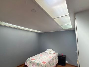 SE VENDE HERMOSA Y AMPLIA CASA EN SECTOR LA FLORIDA - CALLE MADRESELVA, LA SERENA.