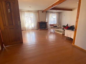 SE VENDE HERMOSA Y AMPLIA CASA EN SECTOR LA FLORIDA - CALLE MADRESELVA, LA SERENA.
