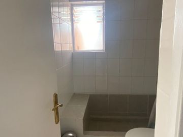 SE VENDE HERMOSA Y AMPLIA CASA EN SECTOR LA FLORIDA - CALLE MADRESELVA, LA SERENA.