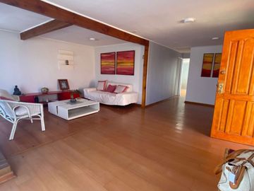 SE VENDE HERMOSA Y AMPLIA CASA EN SECTOR LA FLORIDA - CALLE MADRESELVA, LA SERENA.