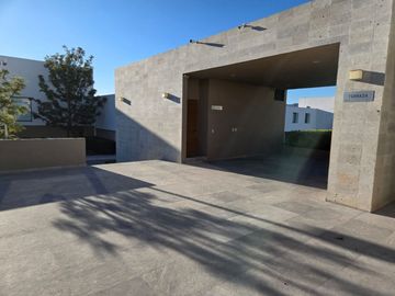 Venta Casa cumbres del lago juriquilla condominio gran capricho con alberca