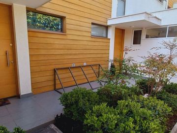 Hermoso Townhouse 3d/3b Con 2 Estacionamientos Y Bodega