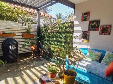 Hermoso Townhouse 3d/3b Con 2 Estacionamientos Y Bodega