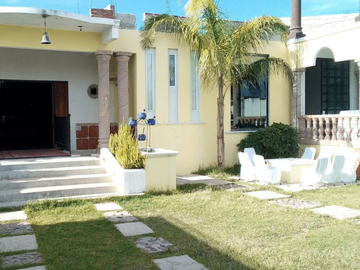Edificio en venta en Granjas Banthi, San Juan del Río, Querétaro Inactive