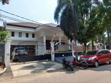Rumah Mewah 1 Lantai Siap Huni Dengan Kolam Renang Di Pasar Minggu