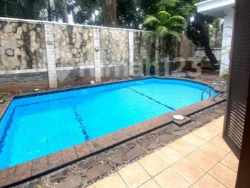 Rumah Mewah 1 Lantai Siap Huni Dengan Kolam Renang Di Pasar Minggu