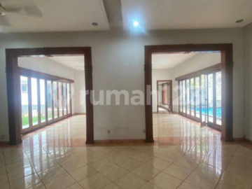 Rumah Mewah 1 Lantai Siap Huni Dengan Kolam Renang Di Pasar Minggu