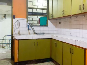🔖FOR SALE: Malakas Street, 5-Door Apartment