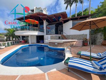 Casa con terraza con vista al mar, jardín, alberca y jacuzzi