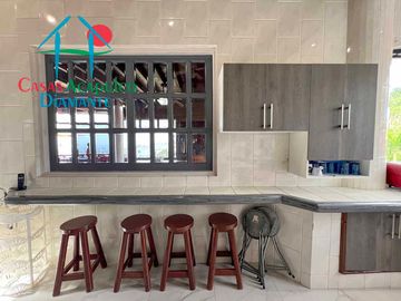 Casa con terraza con vista al mar, jardín, alberca y jacuzzi