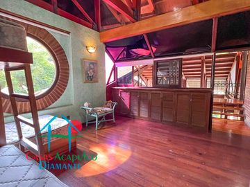 Casa con terraza con vista al mar, jardín, alberca y jacuzzi