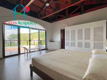 Casa con terraza con vista al mar, jardín, alberca y jacuzzi