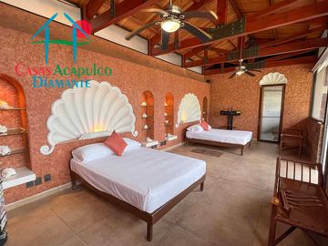 Casa con terraza con vista al mar, jardín, alberca y jacuzzi