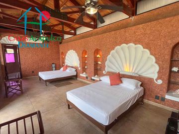 Casa con terraza con vista al mar, jardín, alberca y jacuzzi