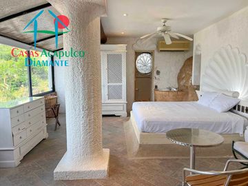 Casa con terraza con vista al mar, jardín, alberca y jacuzzi