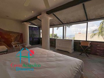 Casa con terraza con vista al mar, jardín, alberca y jacuzzi