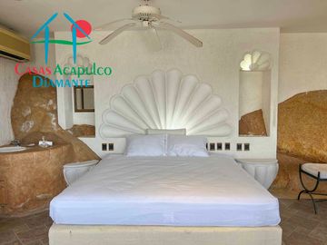 Casa con terraza con vista al mar, jardín, alberca y jacuzzi