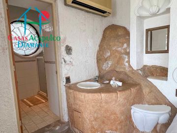 Casa con terraza con vista al mar, jardín, alberca y jacuzzi
