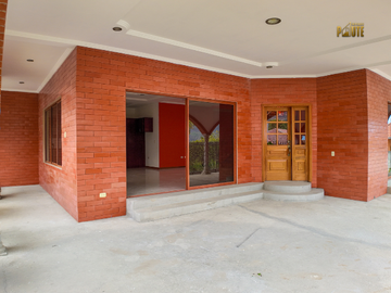 Casa por estrenar de venta en el Canton Paute sector La higuera