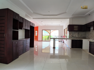 Casa por estrenar de venta en el Canton Paute sector La higuera