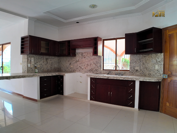 Casa por estrenar de venta en el Canton Paute sector La higuera