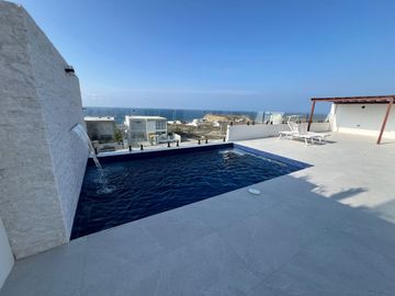 Casa de venta frente al mar en Playa Alta - Manta