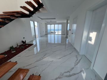 Casa de venta frente al mar en Playa Alta - Manta