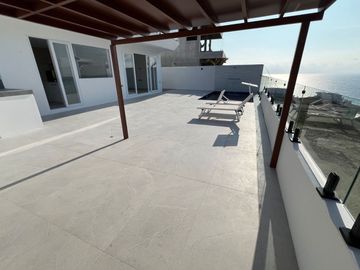 Casa de venta frente al mar en Playa Alta - Manta