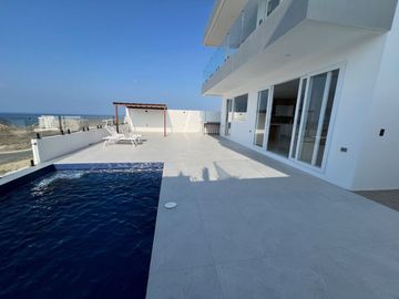 Casa de venta frente al mar en Playa Alta - Manta