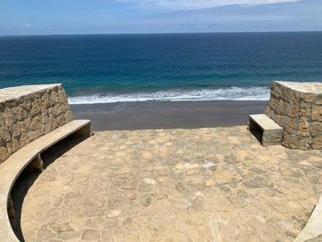 Casa de venta frente al mar en Playa Alta - Manta