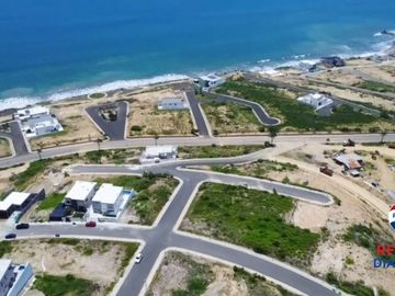 Casa de venta frente al mar en Playa Alta - Manta