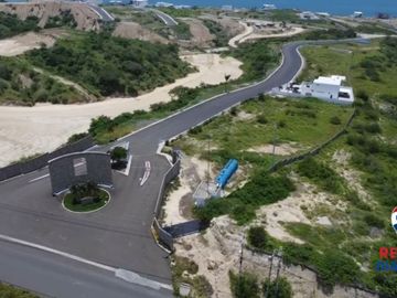 Casa de venta frente al mar en Playa Alta - Manta