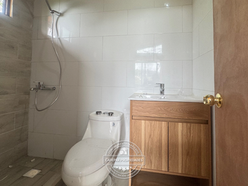 VENDE CASA NUEVA, HERMOSA Y ACOGEDORA EN LAS CRUCES - COMUNA EL TABO