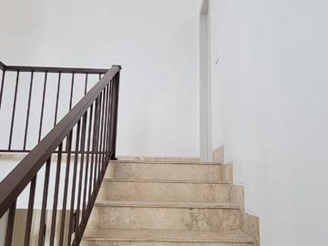 VENDO HERMOSA CASA NUEVA DE ESTRENO SAMBORONDON