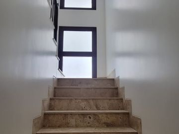 VENDO HERMOSA CASA NUEVA DE ESTRENO SAMBORONDON