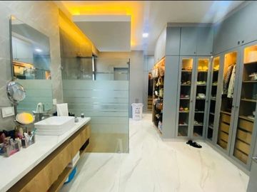 VENDO HERMOSA CASA EN ISLA DEL RIO SAMBORONDON