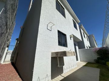 En venta casa de tres recamaras con cisterna al sur de Pachuca.