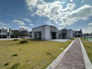 En venta casa de tres recamaras con cisterna al sur de Pachuca.