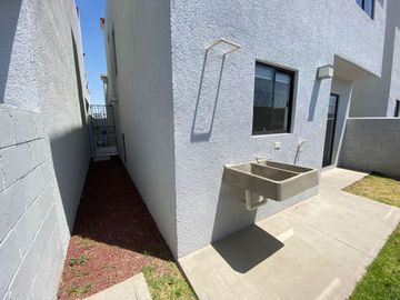 En venta casa de tres recamaras con cisterna al sur de Pachuca.